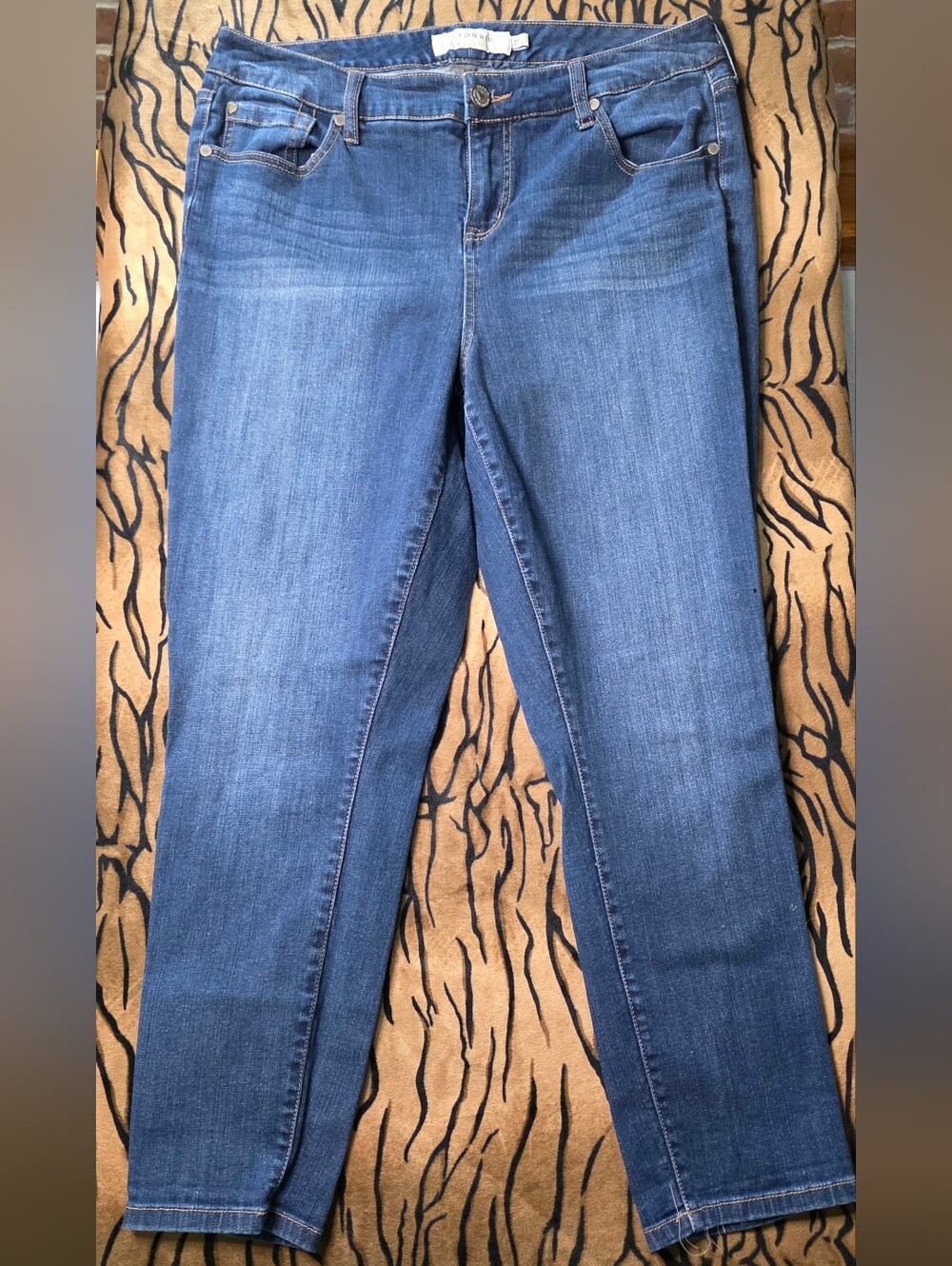 Torrid Medium Wash Skinny Slim Pocket Jeans Mid Rise Stretch 14 EUC